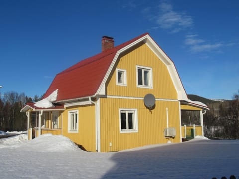 Property building, Day, Winter