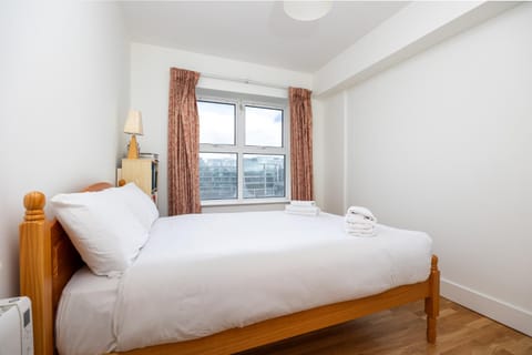 Flat w/ Balcony & Canal view - 4min to station Apartment in Dublin