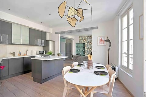 Kitchen or kitchenette, Dining area, dishwasher, pet friendly, stove