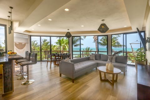 View (from property/room), Living room, Lounge or bar, Dining area, Sea view