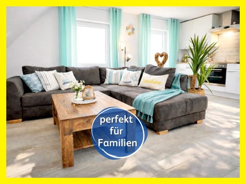 Communal lounge/ TV room, Spring, Summer, Game Room, TV and multimedia, Living room, Photo of the whole room, Seating area, Dining area, Autumn, Family, Family