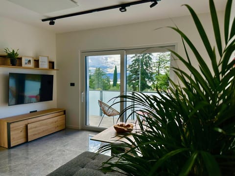 TV and multimedia, View (from property/room), Balcony/Terrace, Garden view