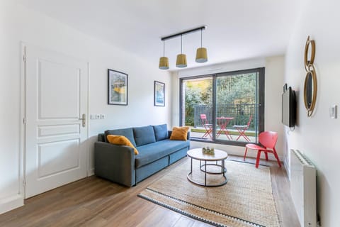 Patio, TV and multimedia, View (from property/room), Living room, internet