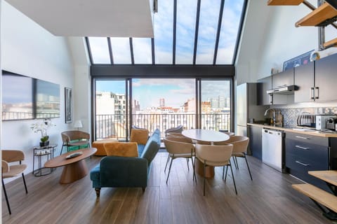 Bird's eye view, TV and multimedia, View (from property/room), Living room, City view, internet