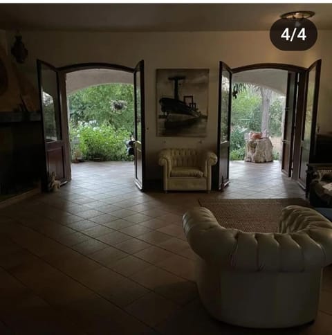 Living room, Seating area, Garden view