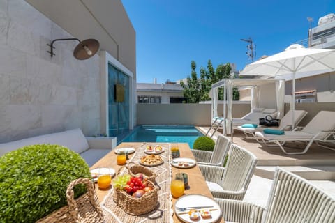 Property building, Balcony/Terrace, Dining area, sunbed