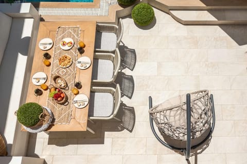 Day, Seating area, Dining area