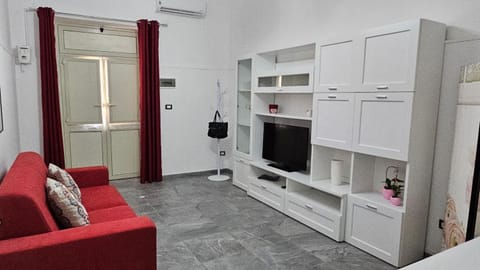 Communal lounge/ TV room, Living room, Seating area, air conditioner