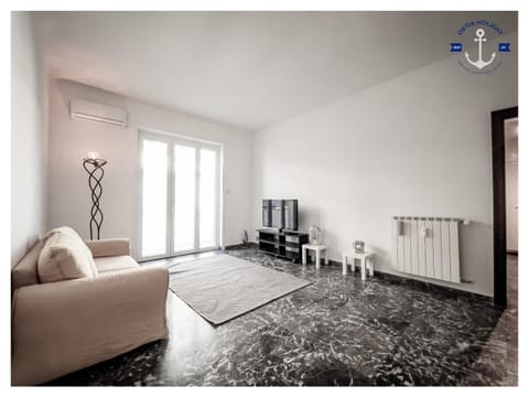 Communal lounge/ TV room, TV and multimedia, Living room, Seating area