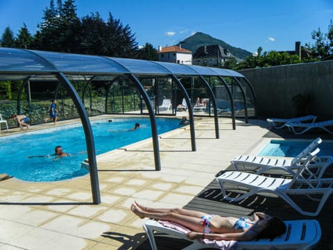 Swimming pool, sunbed