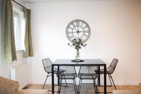 City Hub by the Castle Free Designated Parking Apartment in Stirling