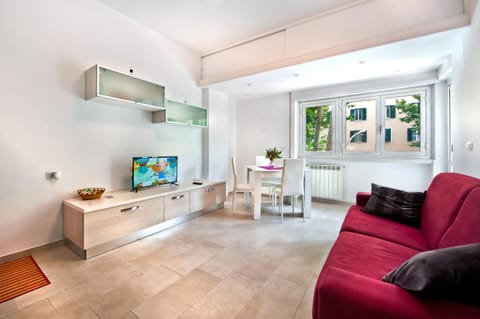 Communal lounge/ TV room, Living room, Dining area