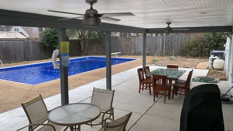 Stylish 4BR Prime Location Close to All! House in Memphis