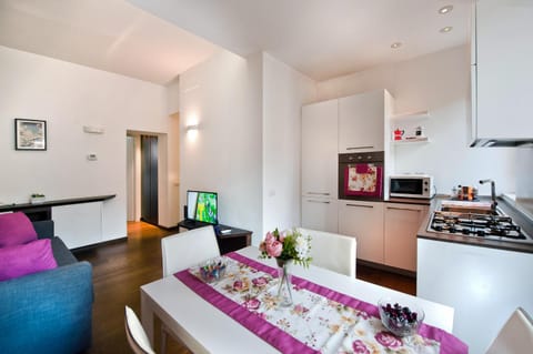 Kitchen or kitchenette, Living room, Seating area, Dining area, oven, stove