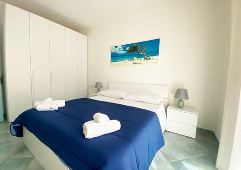Bed, Day, Bedroom, towels