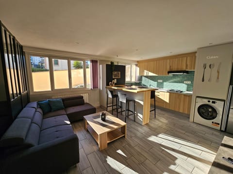 Kitchen or kitchenette, Living room, Seating area, Dining area, dishwasher, minibar, pet friendly, stove, toaster, washing machine