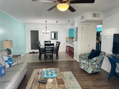 Sundial 1C from ALBVR...A beautiful condo just steps to the beach! House in West Beach