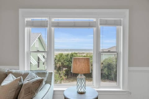 5 Bed 5 Bath Luxury Beach Front Home w/Ocean Views Apartment in Tybee Island