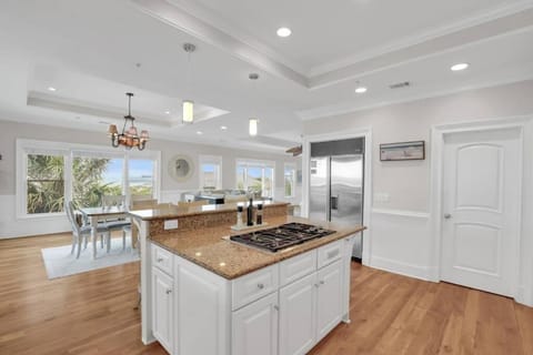 5 Bed 5 Bath Luxury Beach Front Home w/Ocean Views Apartment in Tybee Island