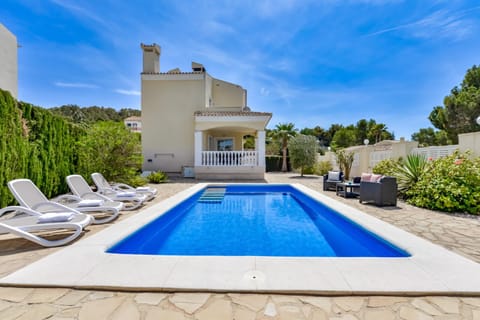 Property building, Swimming pool, sunbed