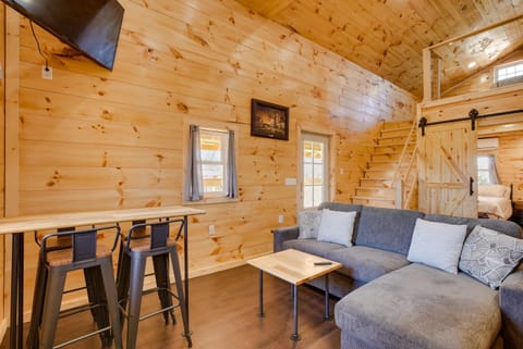 Friends and Family Rental Cabin with Hot Tub! Cabin in Ohio