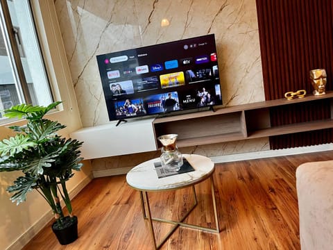 Communal lounge/ TV room, TV and multimedia