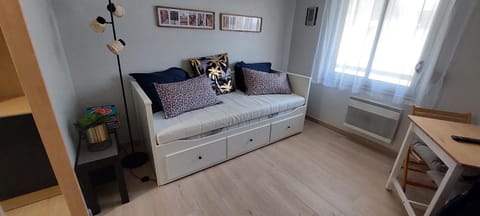 Bed, Living room