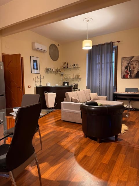 Kitchen or kitchenette, Living room, Seating area, Dining area, air conditioner