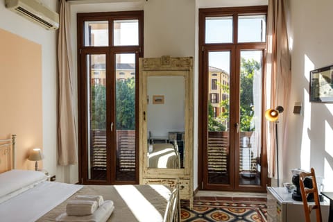 View (from property/room), Balcony/Terrace, Bedroom, City view