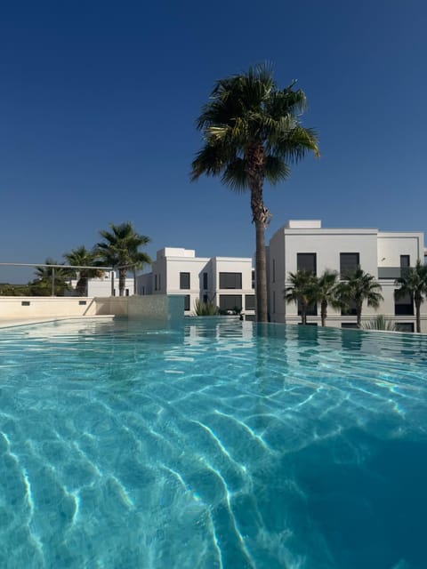 Day, Swimming pool
