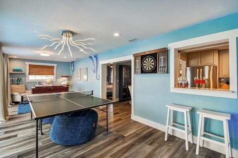 Game Room, Seating area