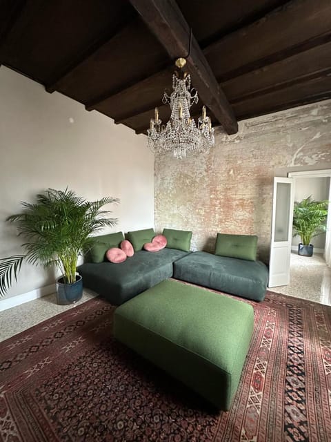 Room Manzoni 37 Apartment in Cremona