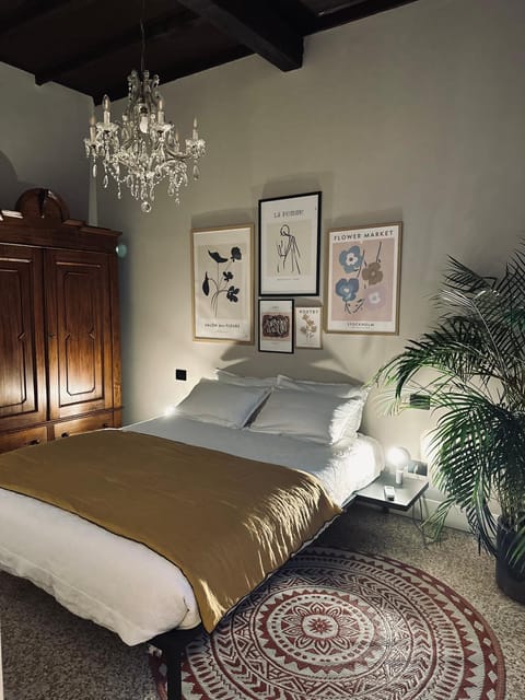 Room Manzoni 37 Apartment in Cremona