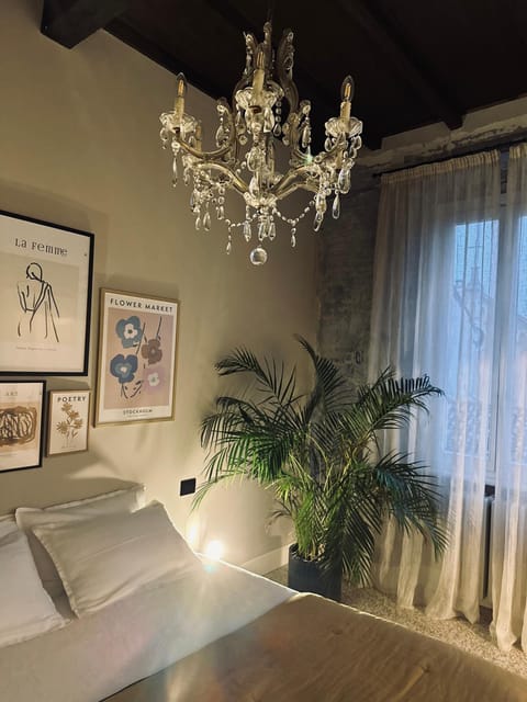 Room Manzoni 37 Apartment in Cremona