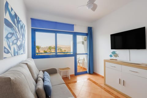 TV and multimedia, Living room, Seating area, Evening entertainment, fireplace