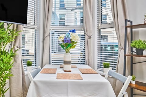 Port Harbour Apt Steps to Beach - Princess Blue 1 Apartment in Portrush