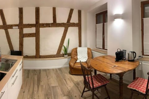 Coffee/tea facilities, Seating area, Dining area