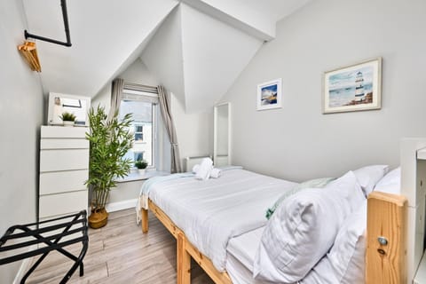 Central Portrush Penthouse Retreat - Princess Blue 3 Apartment in Portrush