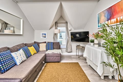 Central Portrush Penthouse Retreat - Princess Blue 3 Apartment in Portrush