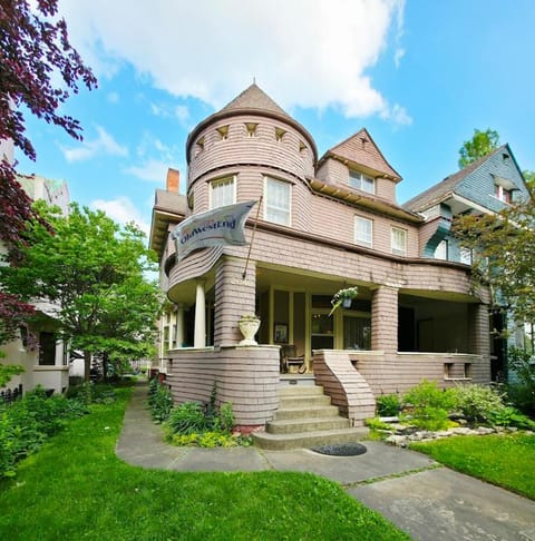 The Kings Throne Inn and Guest House Bed and Breakfast in Toledo