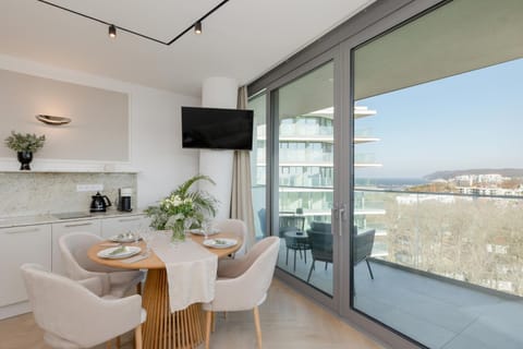 Communal lounge/ TV room, Natural landscape, TV and multimedia, View (from property/room), Balcony/Terrace, Kitchen or kitchenette, Living room, Seating area, Dining area, Evening entertainment