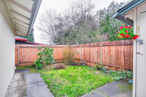 Updated Duplex Home in Vancouver Quiet Location House in Vancouver