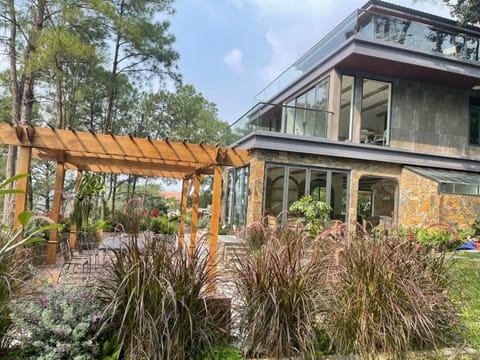 Property building, Day