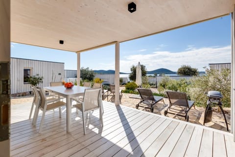 Day, Natural landscape, View (from property/room), Balcony/Terrace, Seating area, Dining area, Sea view