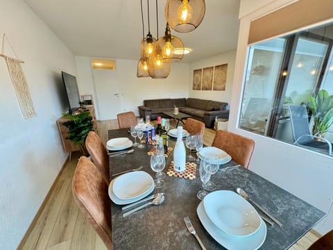 Living room, Seating area, Dining area