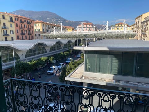 Neighbourhood, Street view, Location