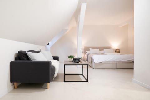 Bed, Seating area, Bedroom