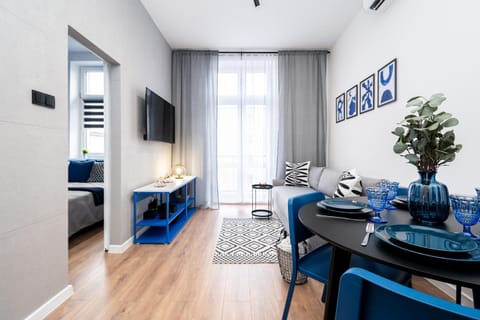 Bed, Living room