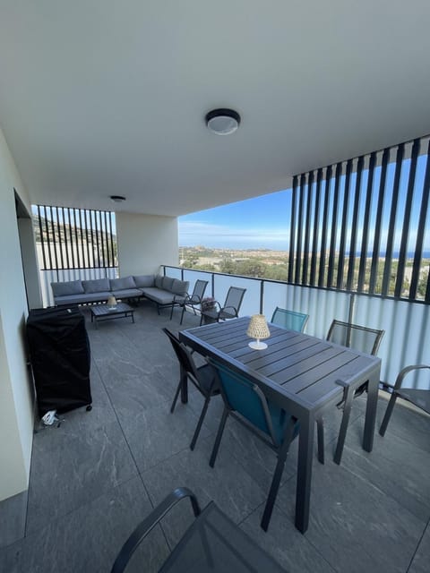 Natural landscape, View (from property/room), Balcony/Terrace, Balcony/Terrace, Dining area