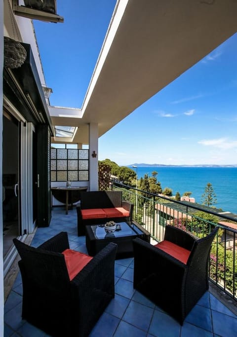 Terrace Sea View Apartment in Porto Santo Stefano